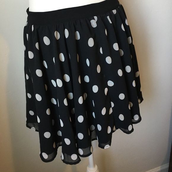 Guess Black and White Polka Dot Skirt LNC - Picture 3 of 6